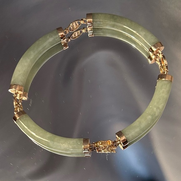 14k Solid Gold and Green Jade Bracelet - Picture 4 of 15